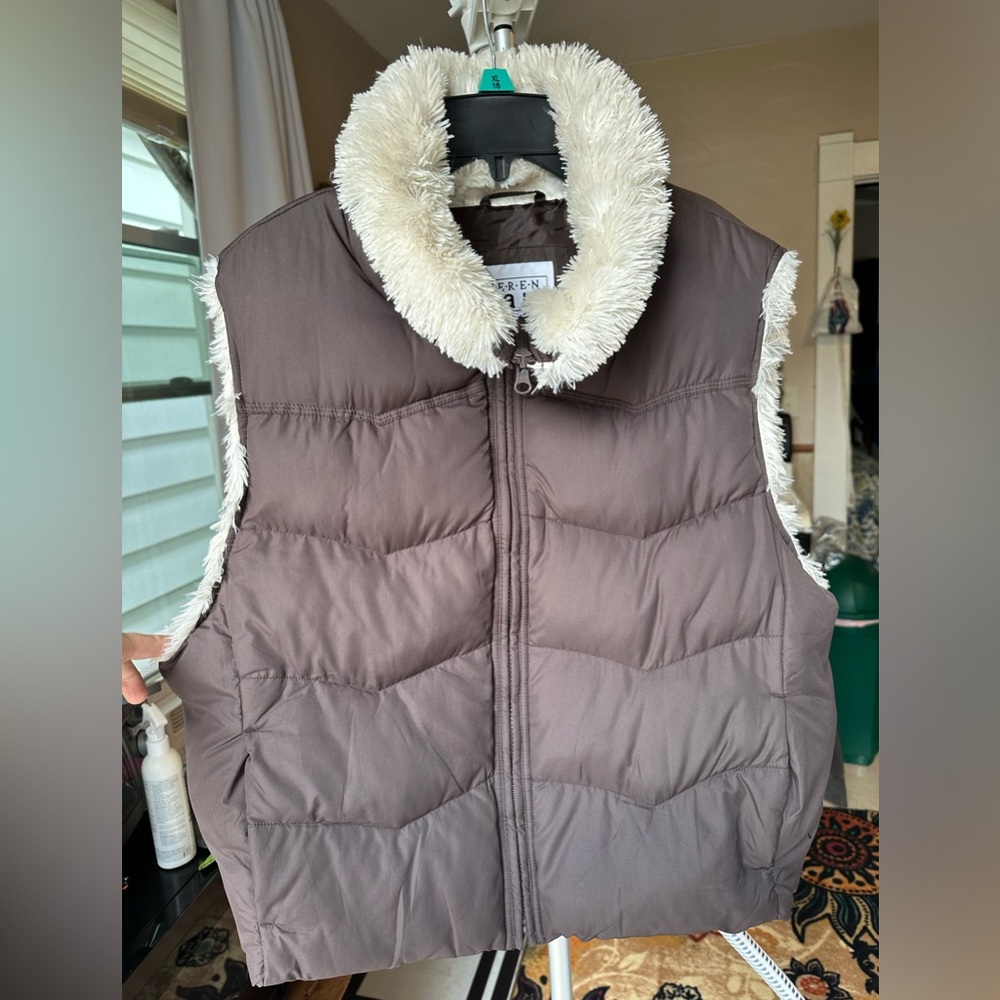 KEREN hart Brown Vest with Cream Collar